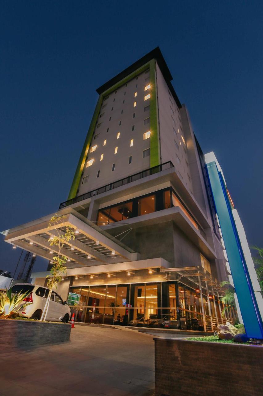Primebiz Hotel Surabaya Esterno foto